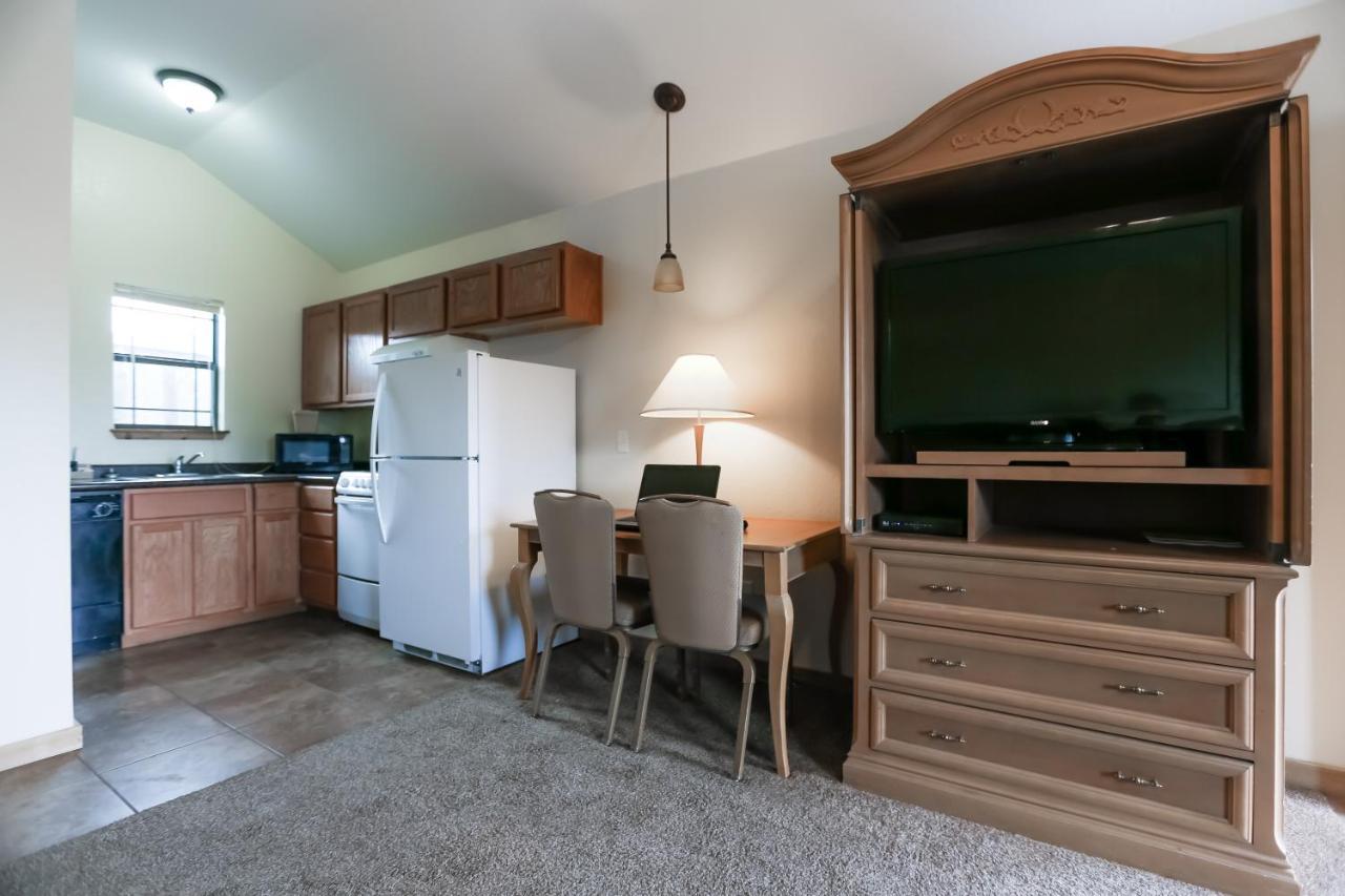 Brush Country Lodge Плезантон Экстерьер фото